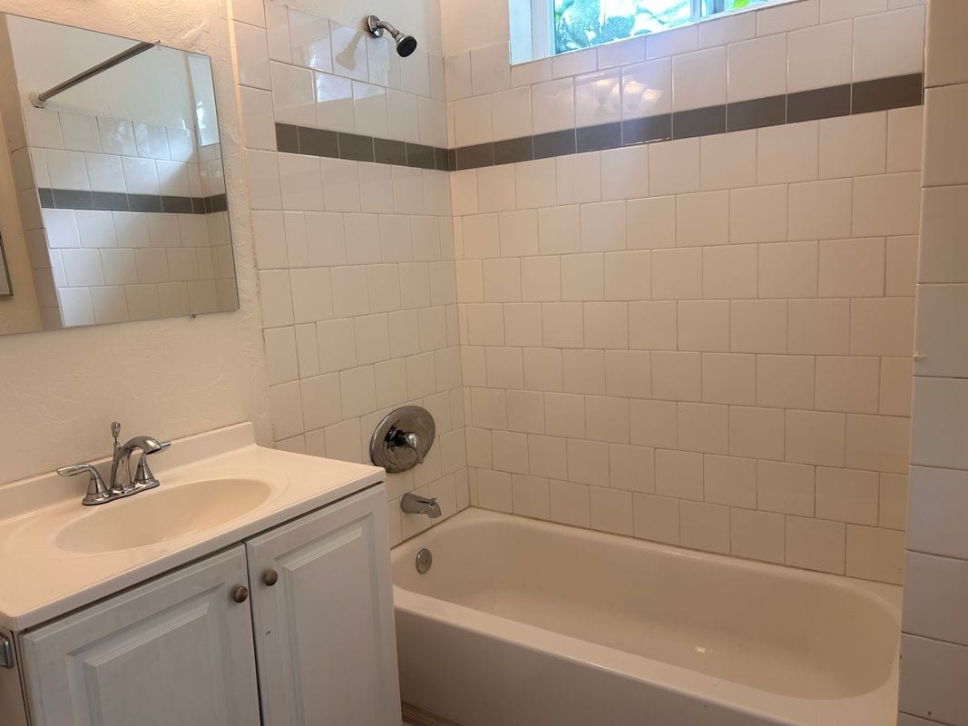 Building Photo - 2836 Jarvis St