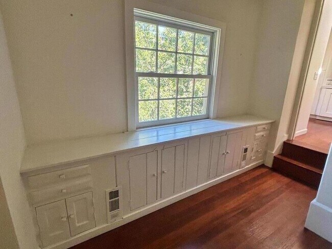 Building Photo - 1470 Fernwood Dr