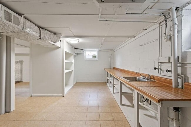 Building Photo - 798 Bank St SE