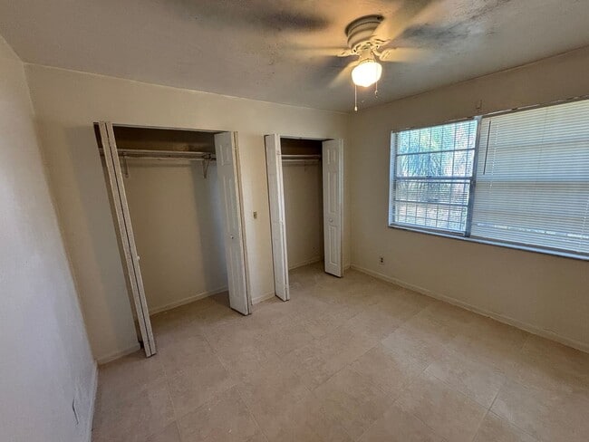 Building Photo - 4 Bedroom 1 1/2 Bathroom Single Family House