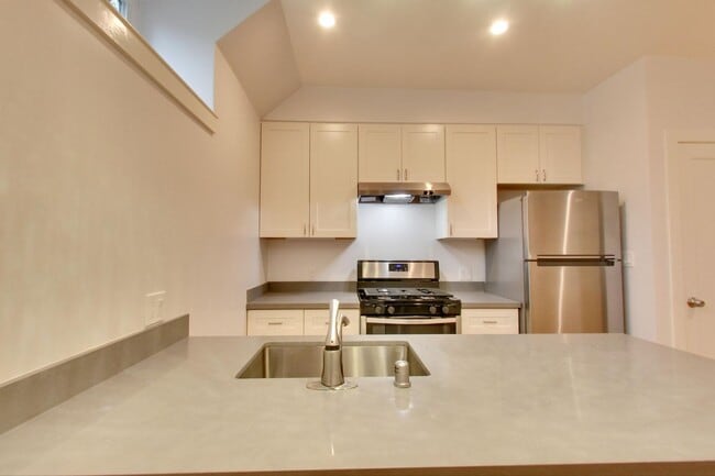 Building Photo - 159 Castro St