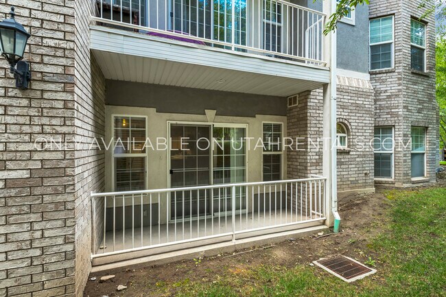 Building Photo - 455 Belmont Pl