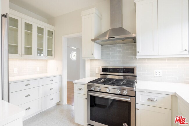 Building Photo - 442 S Maple Dr