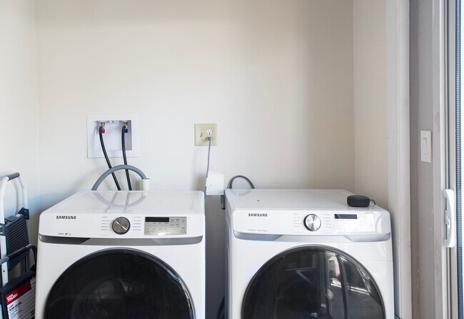 Building Photo - 136 Olive St