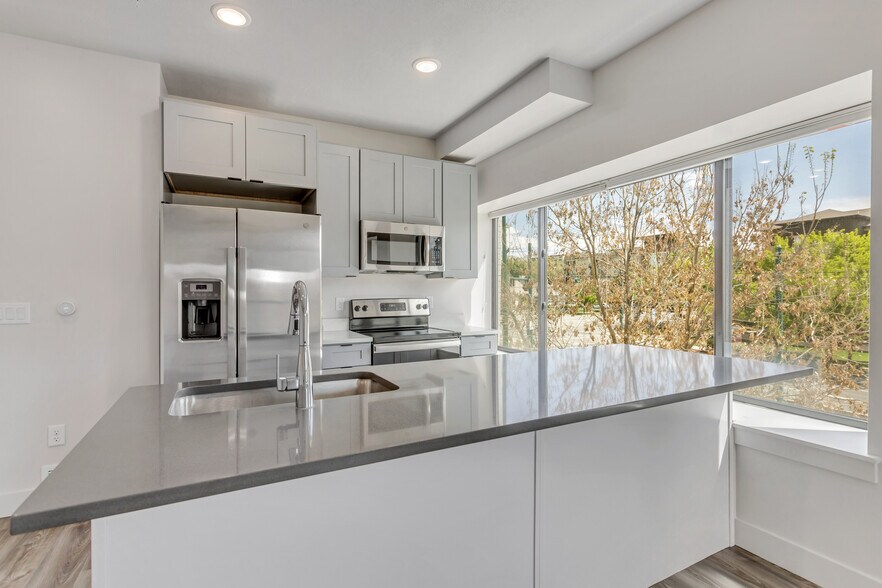 Building Photo - 606 W North Temple St