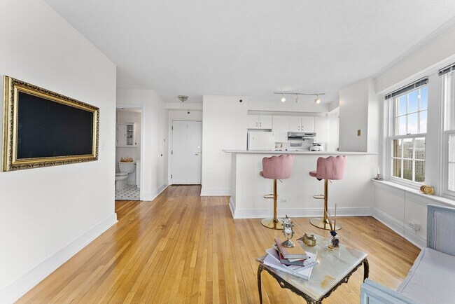 Building Photo - 534 Beacon St