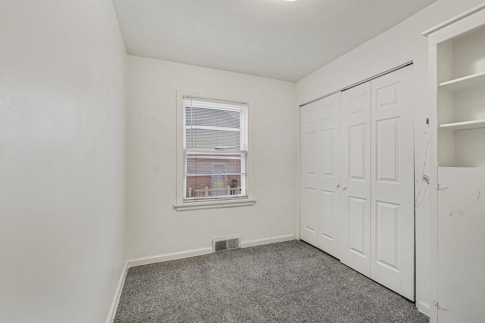 Building Photo - 225 E 2nd S