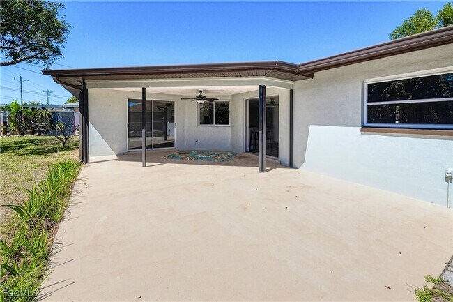 Building Photo - 1308 SE 25th Ln