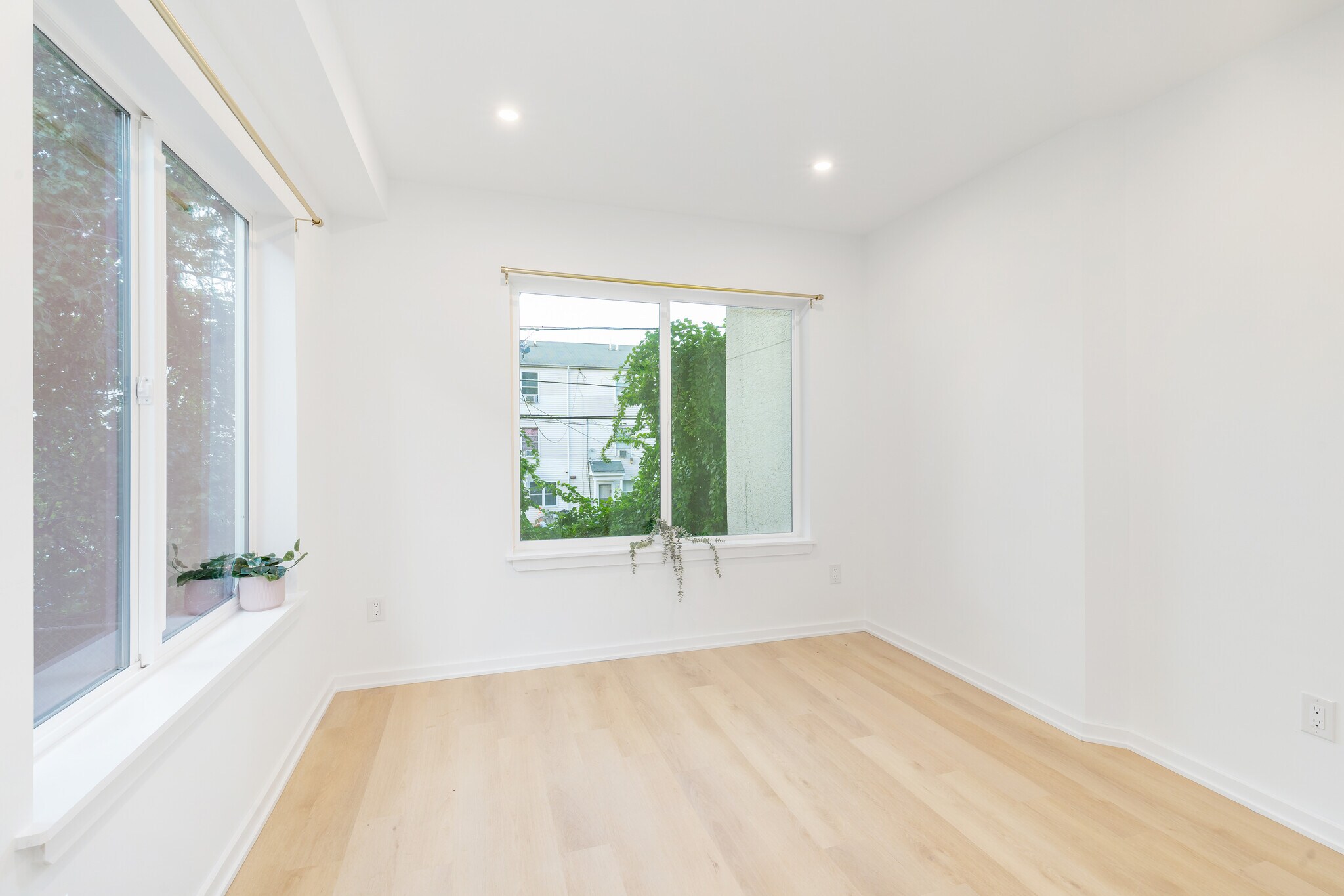 Building Photo - 1627 Fontain St