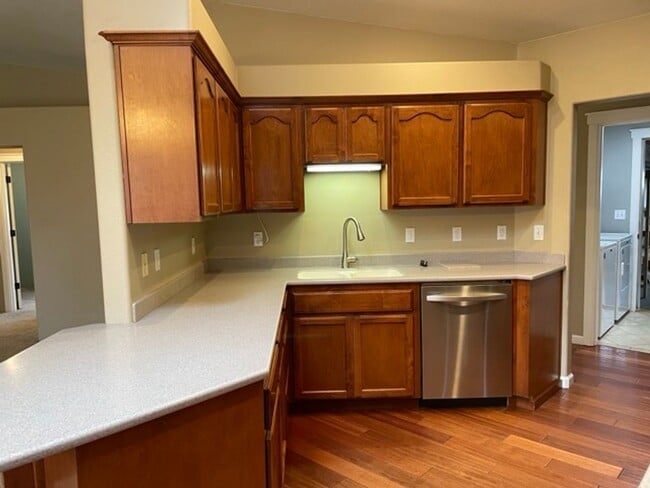 Building Photo - Nice 3 Bedroom 2 Bath home in Central Point