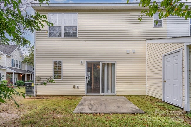 Building Photo - 16849 Greenlawn Hills Ct