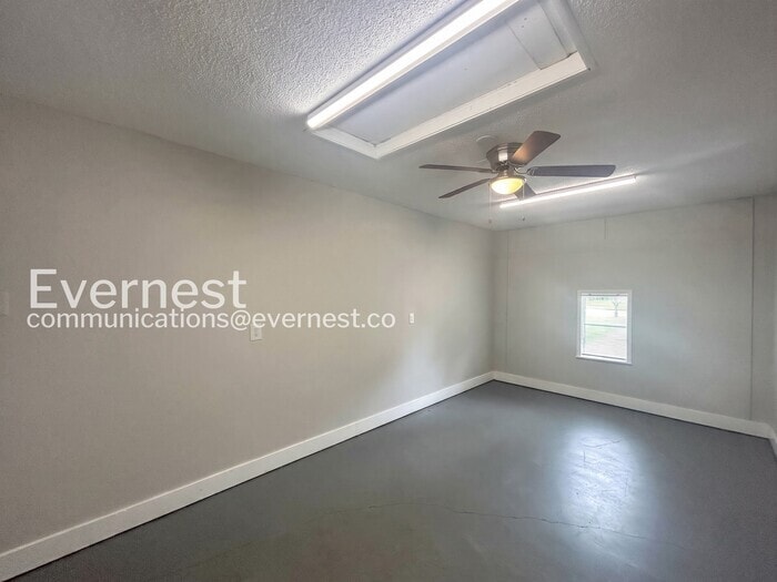 Building Photo - 2912 Waverly Dr