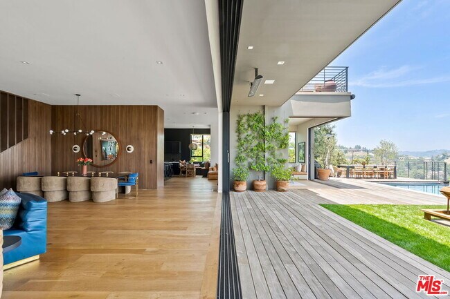 Building Photo - 1030 Somera Rd