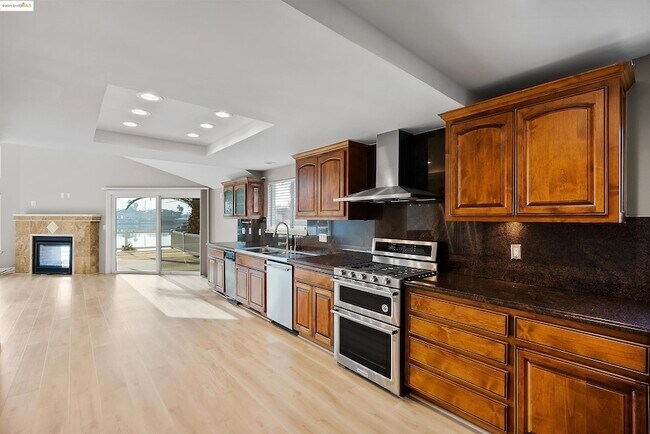 Building Photo - 4730 Spinnaker Way