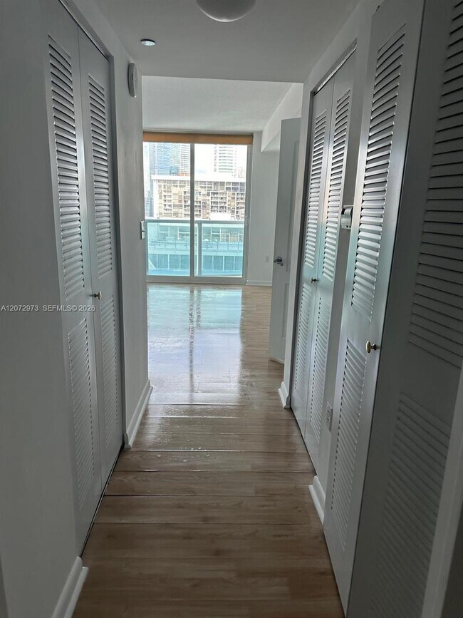 Building Photo - 2101 Brickell Ave