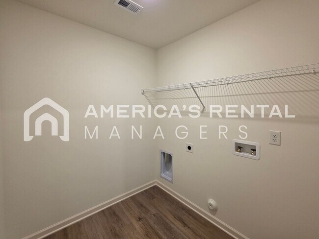 Building Photo - DEPOSIT PENDING! Spacious Home for Rent in Calera, AL!