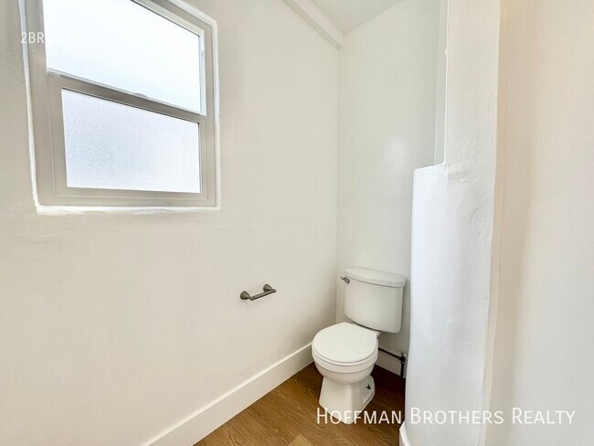 Building Photo - 858 N La Fayette Park Pl