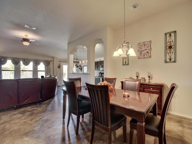 Building Photo - 1096 Twin Estates Dr
