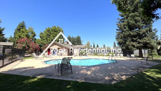 Building Photo - 3715 Tallyho Dr
