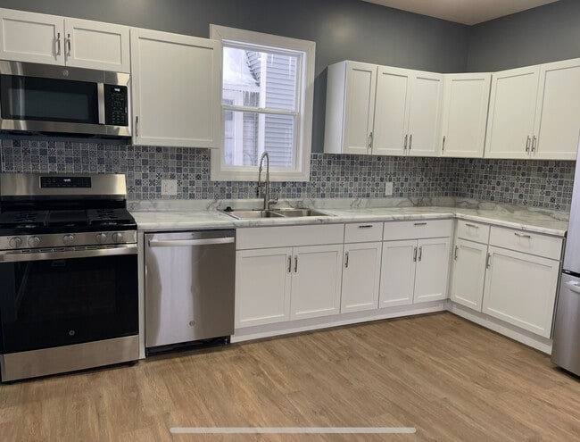 Building Photo - 1032 Denner St