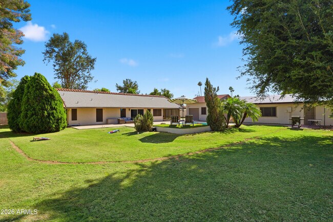 Building Photo - 10432 W Avalon Dr