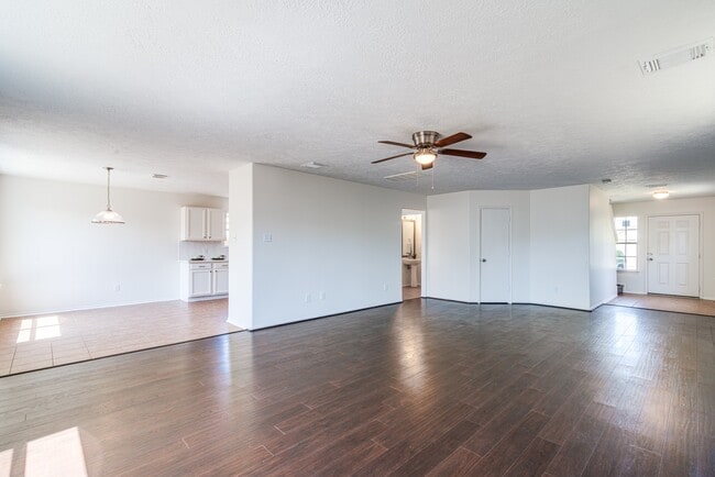 Building Photo - 7215 Autumn Day Ct