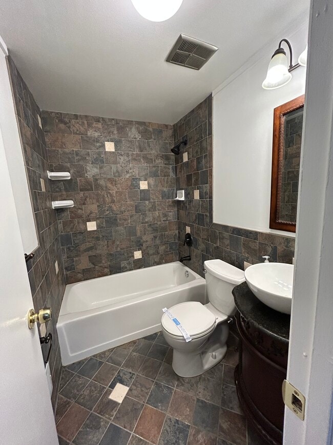 Building Photo - 18 Monhegan Ct