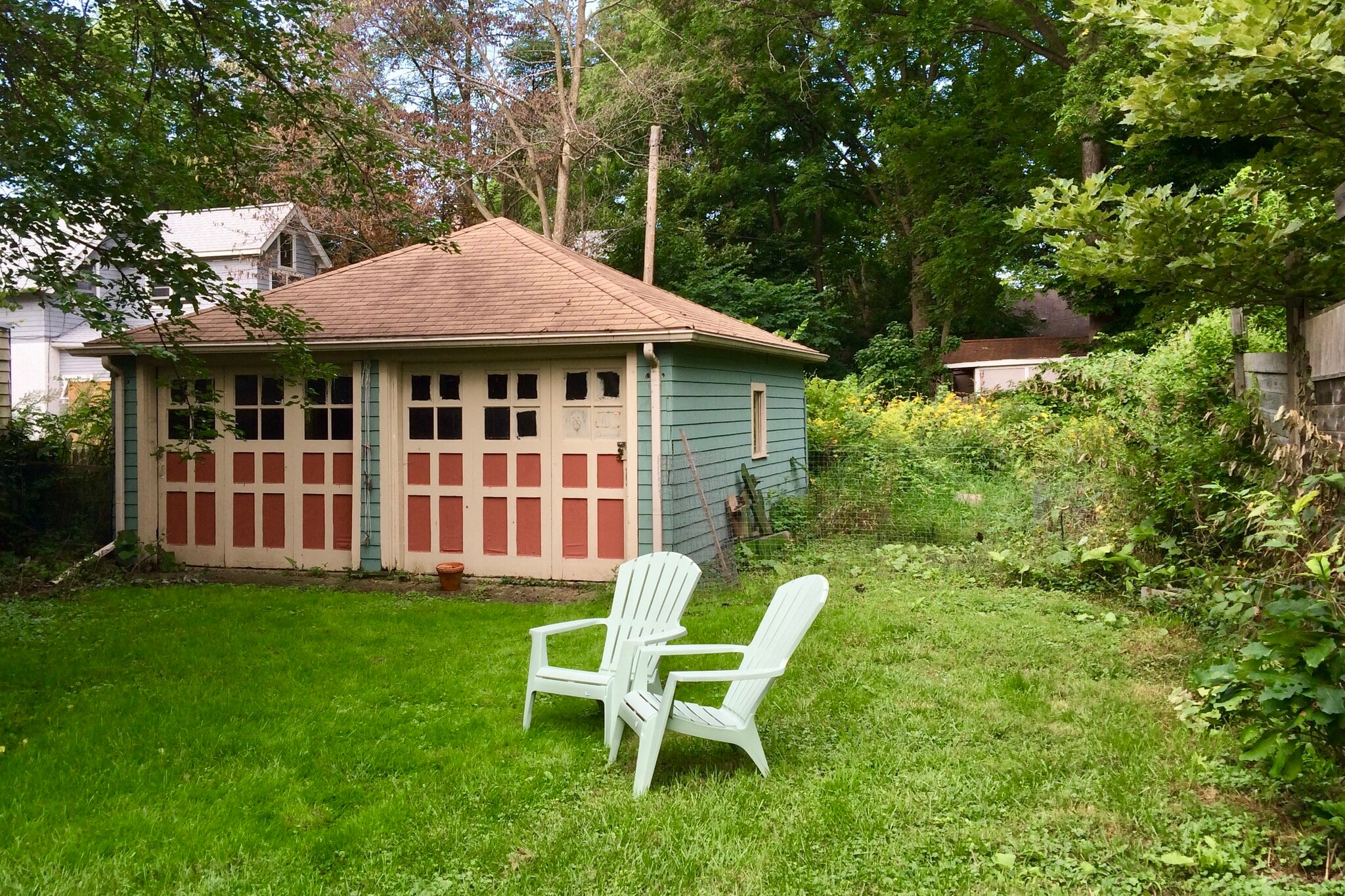 Huge back yard, semi fenced - 607 Fountain St