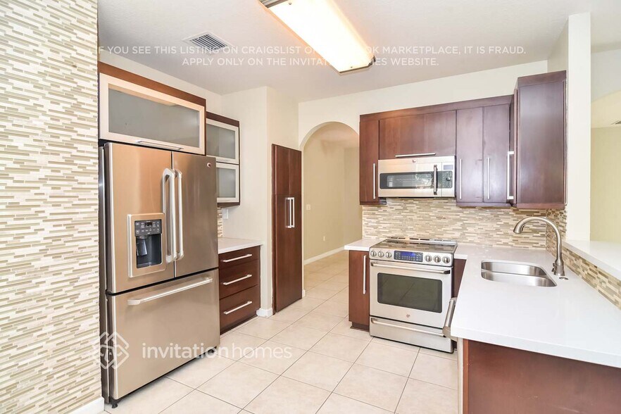 Building Photo - 14323 SW 156th Ave
