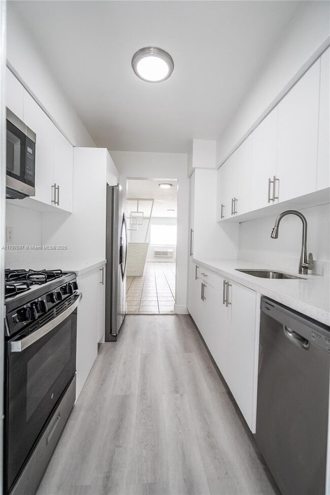 Building Photo - 320 84th St