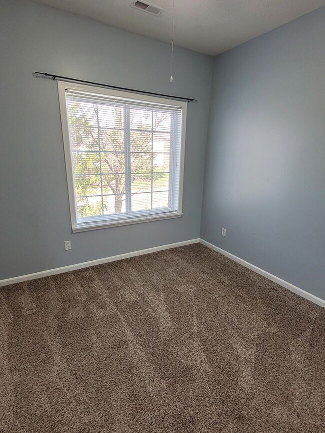 Building Photo - 3 Bedroom 2 Bathroom Condo-Spencer's Crest