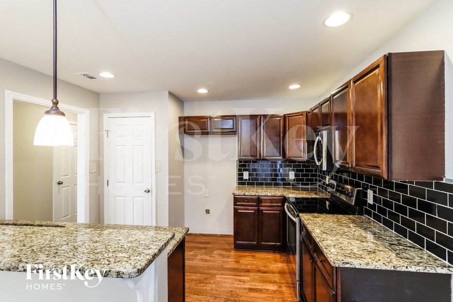 Building Photo - 66 Clifton Dr