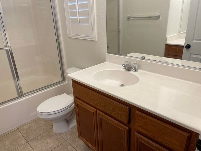 Building Photo - Cozy Town Home For Rent