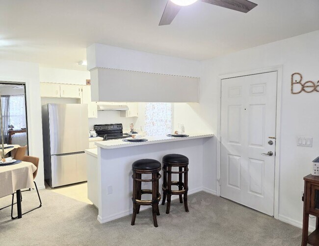 Building Photo - Charming 1-bedroom, 1-bath second-floor condo available NOW!