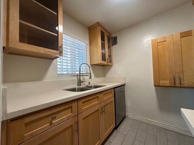 Building Photo - 21 Thornton Ave