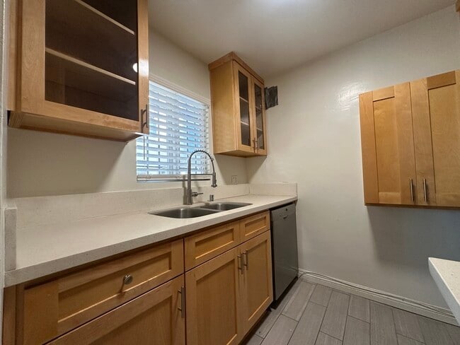 Building Photo - 23 Thornton Ave