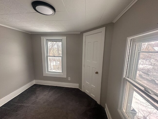 Building Photo - Beautiful 4-bedroom townhome!