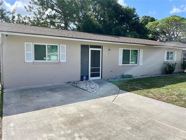 Building Photo - 2101 Utica Dr