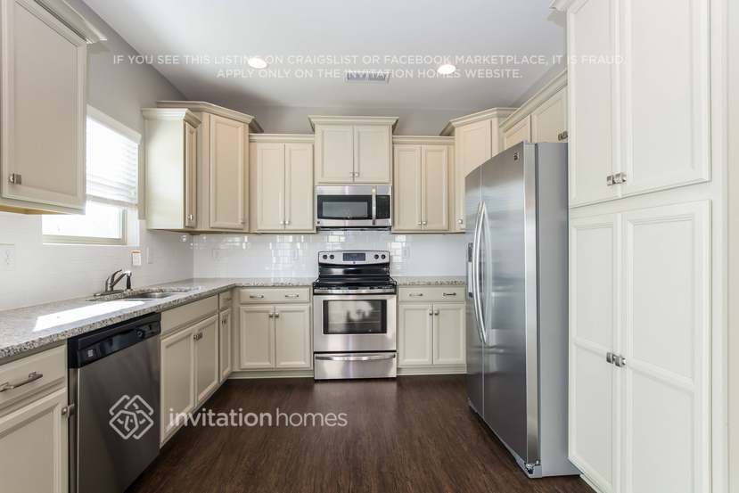 Building Photo - 5318 Roberta Crossing Dr