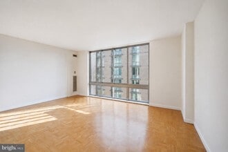 Building Photo - 950 25th St NW