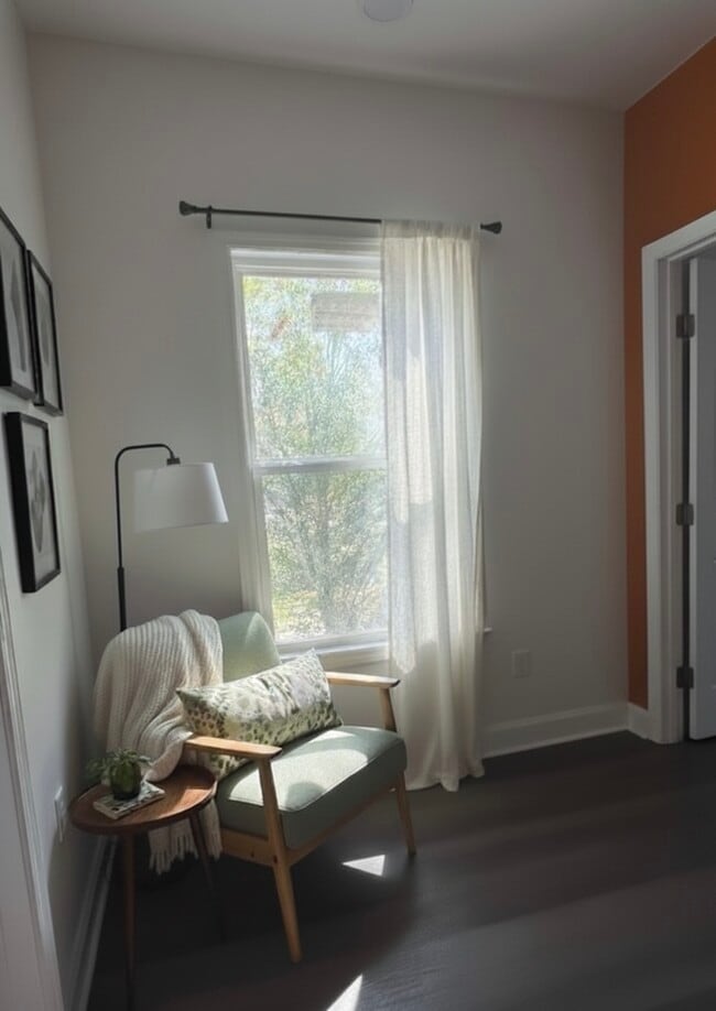 Building Photo - 2827 E 5th Ave