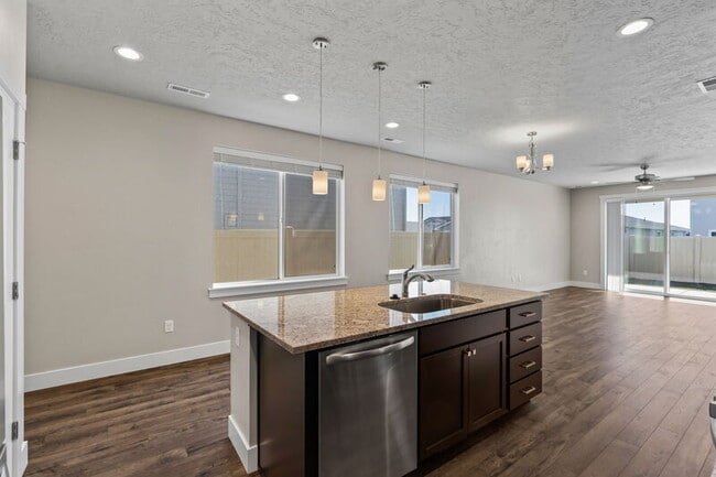 Building Photo - 6235 W Fireline St