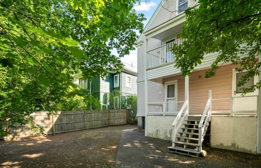 Building Photo - 44 Greenleaf Ave