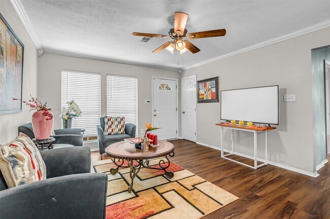 Building Photo - 5746 Groveton St