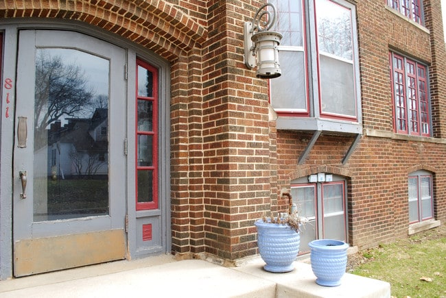 Building Photo - Delester- 811 16th St.