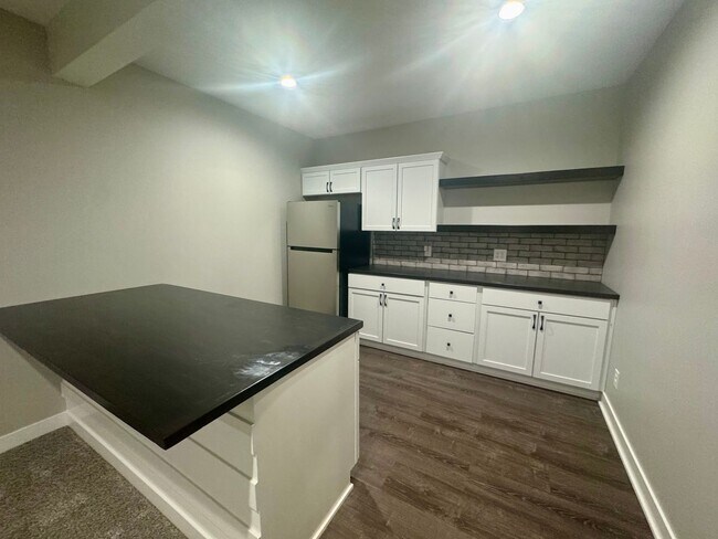 Building Photo - 5 bedroom 3 bath in SW Lincoln