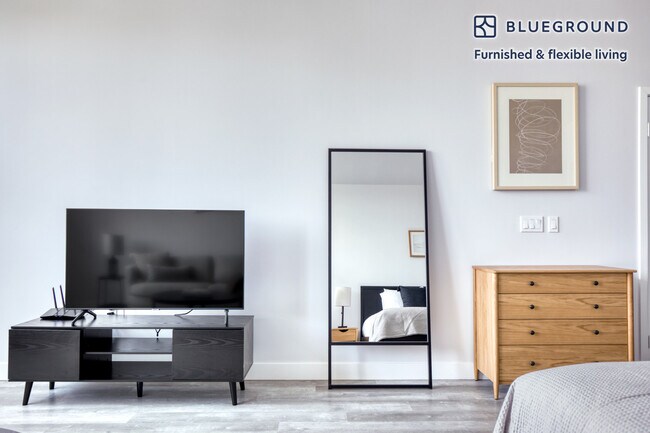 Building Photo - 700 N Spaulding Ave