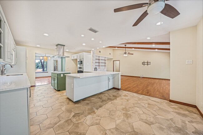Building Photo - 2013 Mayfield Dr