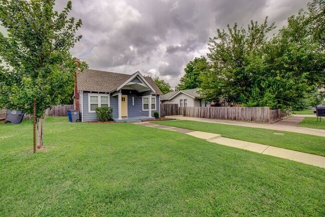 Building Photo - Charming 1920s Remodel | MOVE IN SPECIAL!