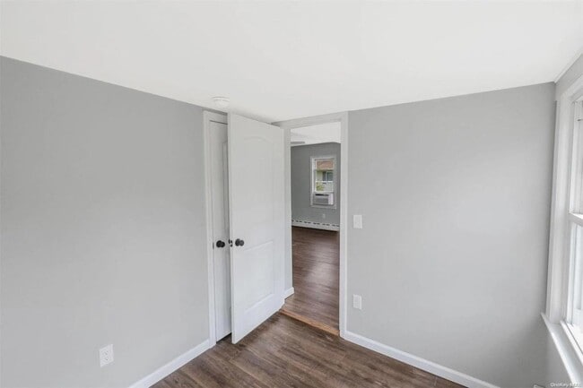 Building Photo - 787 Smithtown Ave